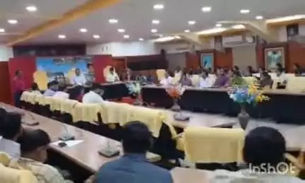 କଟକ ପୌରାଞ୍ଚଳ: ଚୌଧୁରୀ ବଜାର ସ୍ଥିତ ସିଏମସି କାର୍ଯ୍ୟାଳୟରେ ପ୍ରାକୃତିକ ବିପର୍ଯ୍ୟୟ ପରିଚାଳନା ନେଇ ମେୟରଙ୍କ ଗୁରୁତ୍ୱପୂର୍ଣ୍ଣ ବୈଠକ