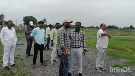 తిమ్మాపూర్ శివారులో అనధికార లేఅవుట్ ను తొలగించిన బల్దియా అధికారులు