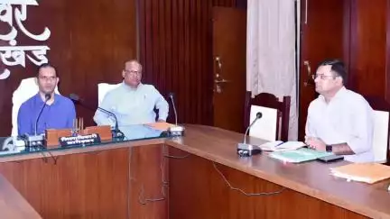 बागेश्वर: डीएम ने कलेक्ट्रेट सभागार में आपदा प्रबंधन, यूसीसी व सार्वजनिक संपत्ति प्रबंधन पर समीक्षा बैठक की