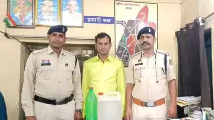 नवागढ़: राहौद चौकी पुलिस ने 7 लीटर महुआ शराब के साथ आरोपी को किया गिरफ्तार