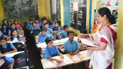 अकलतरा: जिला पंचायत अध्यक्ष सत्यलता मिरी ने अकलतरा क्षेत्र के शासकीय स्कूलों का किया औचक निरीक्षण