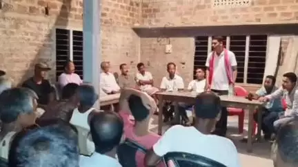 বাক্সা: জালাহ বড়োপাৰাত ৰাইজৰ সৈতে মত-বিনিময় কৰে বিটিআৰৰ পাৰিষদ মণ্টু বড়োৱে