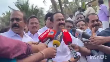തിരുവനന്തപുരം: പള്ളിത്തുറയിലെ ജനങ്ങളെ അടിയന്തിരമായി പുനരധിവസിപ്പിക്കണമെന്ന് വി.ഡി സതീശൻ പ്രദേശത്ത് സന്ദർശനം നടത്തിയ ശേഷം പറഞ്ഞു