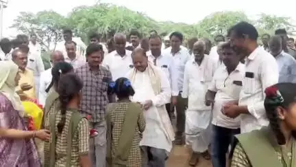 ಸಿರಗುಪ್ಪ: ತಾಳೂರು ಸರ್ಕಾರಿ ಶಾಲಾ ಕೊಠಡಿ ಅಭಿವೃದ್ಧಿ ಕಾಮಗಾರಿಗೆ ಶಾಸಕ ನಾಗರಾಜ ಚಾಲನೆ