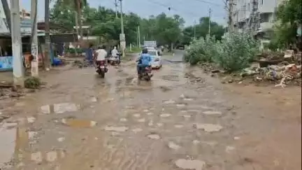 భీమిలి: రేవల్లపాలెం రహదారిని అభివృద్ధి చేసి ప్రమాదాల నుంచి కాపాడాలని విజ్ఞప్తి చేస్తున్న స్థానికులు #localissue