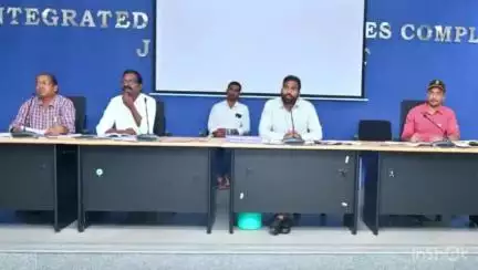 జగిత్యాల: గ్రామాలు, పట్టణాల్లో సమన్వయంతో పనిచేసి సీజనల్‌ వ్యాధులను సమర్థవంతంగా ఎదుర్కోవాలి: కలెక్టర్ బి సత్యప్రసాద్