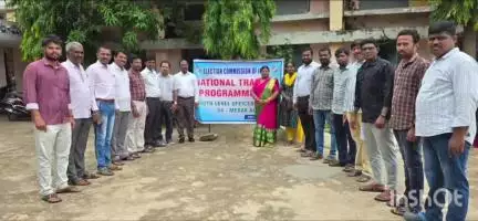 మెదక్: ఎన్నికల విధులను బాధ్యతగా నిర్వహించాలి: మెదక్ ఆర్డీఓ రమాదేవి