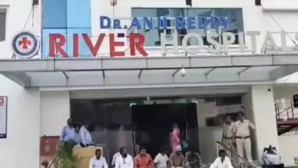 మిర్యాలగూడ: పట్టణంలో గుండెపోటుకు చికిత్స పొందుతూ వ్యక్తి మృతి, ఆస్పత్రి ఎదుట మృతుడి బంధువుల ఆందోళన