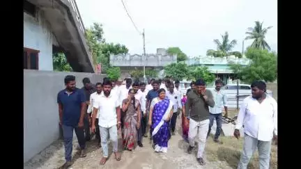 సత్తుపల్లి: కల్లూరు మండల కేంద్రంలో సీఎం రిలీఫ్ ఫండ్ చెక్కులు పంపిణీ చేసిన సత్తుపల్లి శాసనసభ్యురాలు మట్ట రాగమయి