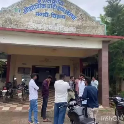 नगरी: एनएसयूआई ने की देवपुर स्थित आईटीआई के जर्जर भवन की मरम्मत की मांग