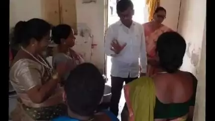శ్రీకాకుళం: బొరిగివలస ప్రభుత్వ ప్రాథమిక పాఠశాలలో మధ్యాహ్న భోజన పథకాన్ని తనిఖీ చేసిన ఎంఈఓ ఉప్పాడ శాంతారావు