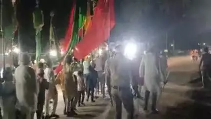 डेरापुर: मंगलपुर में मुस्लिम समुदाय के लोगों ने मोहर्रम के त्योहार से पहले झंडा लेकर निकाला जुलूस, चप्पे-चप्पे पर पुलिस रही तैनात