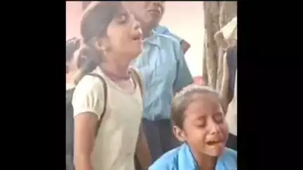 हुलासगंज: स्कूल पहुंचकर अभिभावक ने बच्चों के साथ की मारपीट, मची चीख-पुकार, कार्रवाई के आदेश