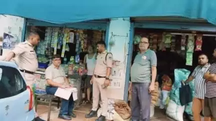 गुनौर: खाद्य सुरक्षा अधिकारी राजेश कुमार राय ने नकली घी की शिकायत पर अजयगढ़ में किया निरीक्षण
