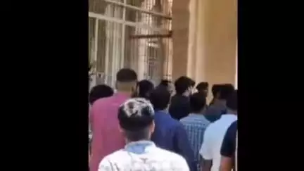 प्रयागराज यूनिवर्सिटी में हॉस्टल शिफ्टिंग को लेकर रिसर्च स्कॉलर्स ने किया प्रदर्शन, प्रशासन से बनी सहमति