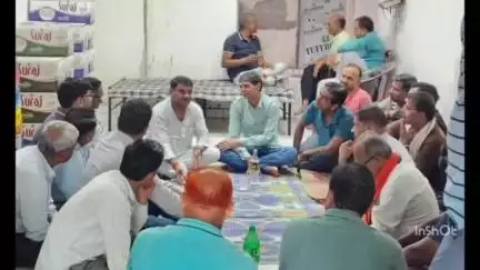 अतर्रा: कस्बा अतर्रा में व्यापारियों की बैठक हुई संपन्न, कहा- सौंदर्यीकरण के नाम पर बेवजह किसी की दुकान व मकान न तोड़ा जाए