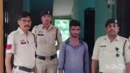 कुरूद: ग्राम कोसमर्रा में एक युवक के घर से 34 पौवा शराब किया गया ज़ब्त, भखारा पुलिस ने युवक को किया गिरफ्तार