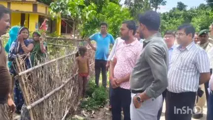 फारबिसगंज: भवानीपुर एवं घूरना में मतदाता सूची विशेष गहन कार्यक्रम का डीएम ने लिया जायजा