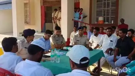 मधुबनी: रहिका थाना परिसर में मोहर्रम पर्व को लेकर एसडीएम की अध्यक्षता में शांति समिति की बैठक हुई