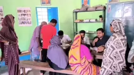 किशनगंज: किशनगंज जिले में मतदाता पुनरीक्षण कार्य तेज़ी से चल रहा है, मतदाताओं को किया जा रहा जागरूक