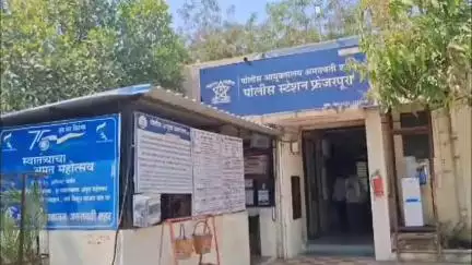 अमरावती: बांबूगार्डन रस्त्याने जाणाऱ्या तरुणींना अश्लील इशारे करत व्हिडीओ काढून इन्स्टाग्रामवर रील्स टाकणाऱ्या पाच तरुणांना अटक,