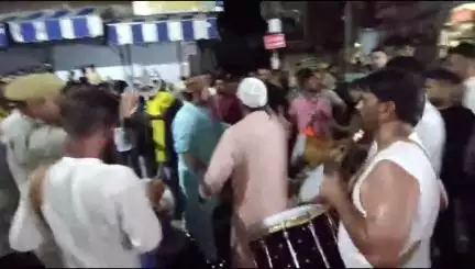 बांसवाड़ा: शहर के राज तालाब क्षेत्र में मुस्लिम समुदाय ने मुहर्रम पर्व के तहत ढोल नगाड़ों के साथ मेहंदी का जुलूस निकाला