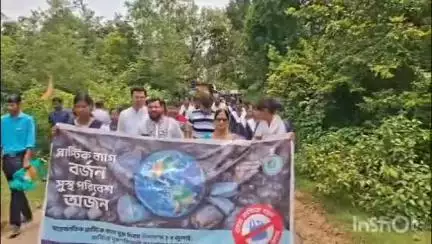 হীরবাঁধ: হিড়বাঁধ ব্লক প্রশাসন ও পঞ্চায়েত সমিতির তরফে আন্তর্জাতিক প্লাস্টিক ব্যাগ মুক্ত দিবস উপলক্ষে সচেতনতামূলক পদযাত্রা হল