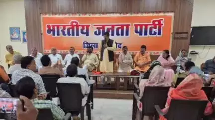 बालोद: छत्तीसगढ़ बीज निगम के अध्यक्ष चंद्रहास चंद्राकर बालोद पहुंचे, किसानों को दी योजनाओं की जानकारी