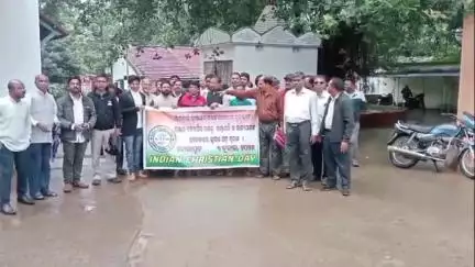 କୋରାପୁଟ ସହର: ମିଳିତ ପାଷ୍ଟର ଫେଲୋସିପ ଦ୍ଵାରା ମାନବିକ ଅଧିକାର କମିଶନଙ୍କ ଉଦ୍ଦେଶ୍ୟରେ ଜିଲ୍ଲାପାଳ କାର୍ଯ୍ୟଳୟ ଠାରେ ଦାବିପତ୍ର ପ୍ରଦାନ