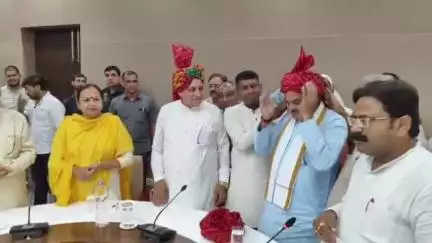 रेवाड़ी: मंत्री रणबीर गंगवा ने अधिकारियों के साथ बैठक की, जल निकासी का उचित प्रबंध करने के दिए निर्देश