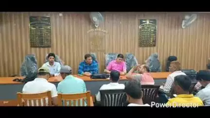 कटिहार: मिरचाईबाड़ी में BLO द्वारा मतदाताओं से प्राप्त SIR गणना प्रपत्र ऑनलाइन किया गया