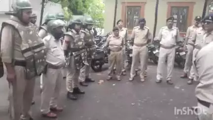 विदिशा नगर: कोतवाली थाने से पुलिस ने निकाला पैदल फ्लैग मार्च, त्योहारों को देखते हुए सुरक्षा का लिया जायजा