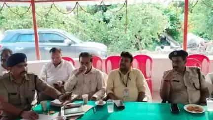 नरकटियागंज: नरकटियागंज में मोहर्रम पर्व को लेकर शांति समिति की बैठक, डीजे पर प्रतिबंध