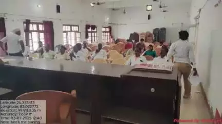 आलापुर: जहांगीरगंज ब्लॉक मुख्यालय पर ग्राम स्वरोजगार योजना से जुड़े लोगों को दिया गया प्रशिक्षण