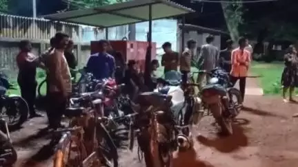 কেশিয়ারি: কাঁটাগেরিয়া এলাকায় বাইকের পেছনে ডাম্পারের ধাক্কায় আহত দুজন