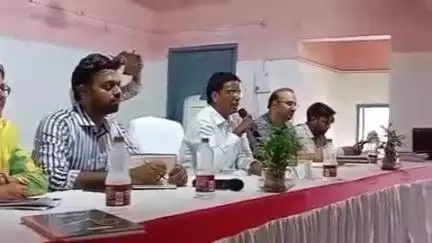 बेनीपुर: बेनीपुर कर्पूरी सभा भवन में डीएम कौशल कुमार ने चार प्रखंड के जीविका दीदियों के साथ की बैठक