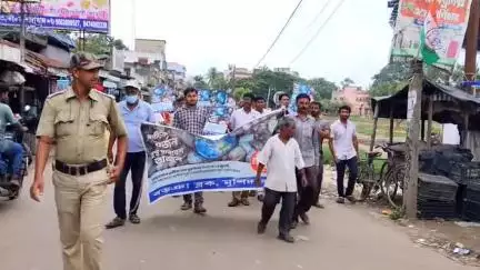 বড়ঞা: দোকানে প্লাস্টিক ব্যাগ বন্ধের বার্তা BDO-র, প্লাস্টিক ব্যাগ বর্জন জন্য ডাকবাংলায় আয়জিত র‍্যালি