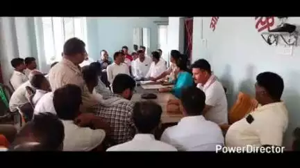 अमदाबाद: मुहर्रम के मद्देनज़र थाना परिसर में शांति समिति की बैठक हुई, SHO समेत कई लोग मौजूद रहे