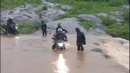 ପଟ୍ଟାଙ୍ଗୀ: ନନ୍ଦପୁର ରାଙ୍ଗନିଗୁଡା ଗ୍ରାମକୁ ସଂଯୋଗ କରୁଥିବା ରାସ୍ତା ନାଳ ଉପରେ ପାଣି, ବିପଦ ସଙ୍କୁଳ ଭାବରେ ଯାତାୟତ