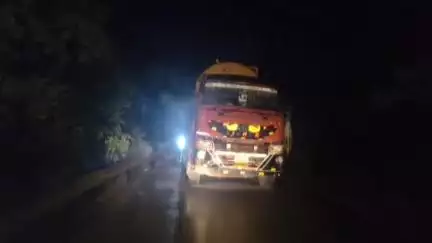 भूपालसागर: भूपालसागर-आकोला मार्ग पर टैंकर से जीप की टक्कर, फिसलन के कारण हादसा टला, लोग बाल-बाल बचे