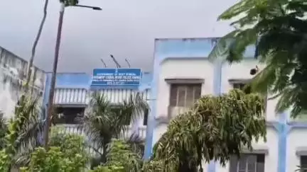 চাপড়া: হাউ হাউ  করে  কাঁদলেন অধ্যক্ষ, ছেড়ে দেব চাকরি, TMC কর্মীর হাতে  মার খেয়ে  মন্তব্য অধ্যক্ষর