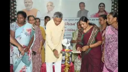 જસદણ: પાણી પુરવઠા મંત્રી કુંવરજી બાવળીયાના અધ્યક્ષ સ્થાને જસદણના કમળાપુર નારી સંમેલન યોજાયું
