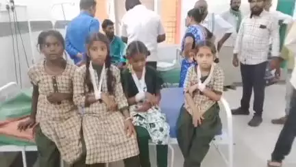 టీచర్ లేని వేళ స్కూల్లోకి చొరబడ్డ తాగుబోతు – చిన్నారులపై దాడి!!