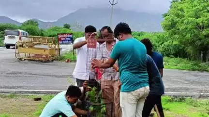 रेवदर: रेवदर के दांतराई पुलिस चौकी में हरियाणा-राजस्थान अभियान के तहत पौधरोपण कार्यक्रम का आयोजन, 111 पौधे किए गए रोपे