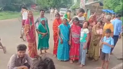 अमरपुर: शाहपुर चौक के पास दर्दनाक सड़क हादसे में लकड़हारा की मौत, परिजनों ने किया सड़क जाम