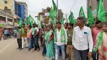 लोहरदगा:शहीदों के सम्मान में झामुमो हर वक्त खड़ी है और आगे भी खड़ा रहेगी लोहरदगा जिला अध्यक्ष मोजम्मिल अहमद