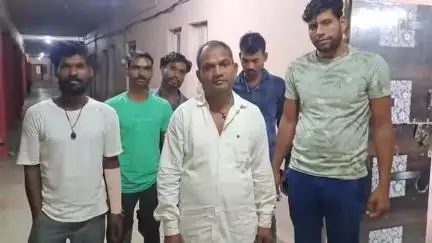 खंडवा नगर: छिंदवाड़ा से 15 सदस्यों का दल श्री दादाजी दरबार पहुंचा, एक माह से कर रहे हैं निशुल्क रंगाई-पुताई, 20 वर्षों से हैं जुड़े