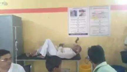 माधौगढ़: रजपुरा गांव के पास मोटरसाइकिल चालक ने तीन को मारी टक्कर, चारों घायल, डॉक्टर ने एक को मृत घोषित किया और तीन का हुआ उपचार