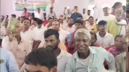 बिहार शरीफ। भाजपा छोड़कर सैकड़ो की समर्थक के साथ छोटे मुखिया कांग्रेस में शामिल हुएं।