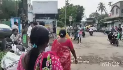 চুঁচুড়া-মগরা: পুলিশি পাহারায় খুলল গ্যারেজের গেট কাজে যোগ দিলেন না কেউ ঘটনাটি চুঁচুড়ার